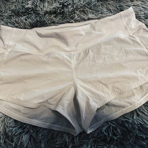 LULULEMON WHITE 2.5 SPEED UP SHORTS